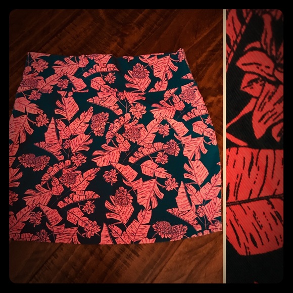 ❌RELISTED IN A BUNDLE LISTING❌ New Charlotte Russe Body Hugging Stretch Skirt M - Picture 6 of 8